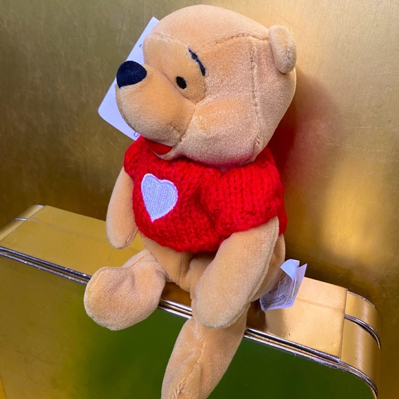 DISNEY STORE NWT 90s WINNIE THE POOH w/RED KNIT HEART SWEATER BEAN BAG PLUSH 8” - Picture 5 of 12